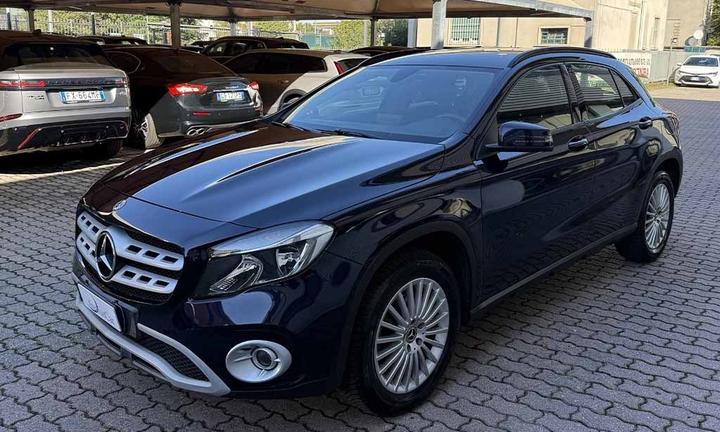 MERCEDES-BENZ GLA 180 d SPORT TELECAMERA NAVIGAT