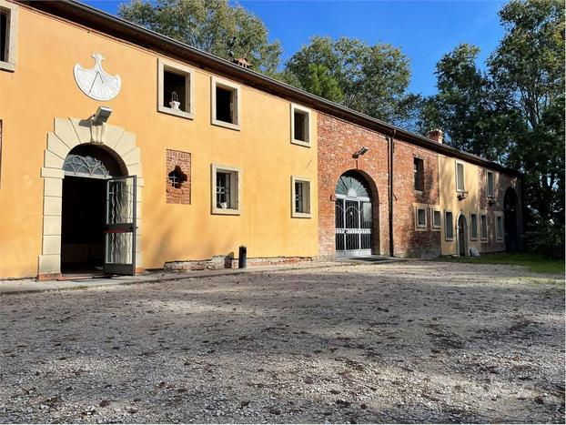 VILLA RUSTICA CON GRANDE PARCO PRIVATO