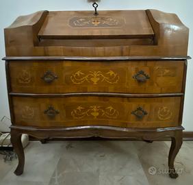 Scrivania in Segreteria con intarsi  e cassetti