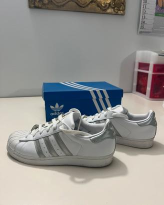 Scarpe superstar Adidas