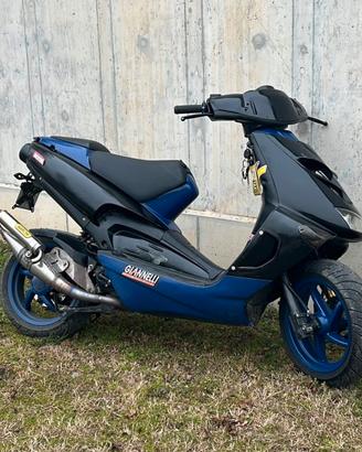Aprilia SR 50 street