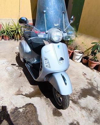 vespa gts 250