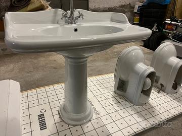 Sanitari sospesi catalano epoca