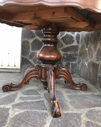 Tavolo rotondo in legno