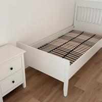 Letto a una piazza + comodino