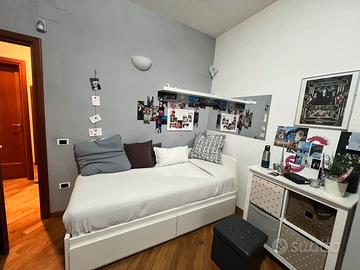 Letto divano/ due cassetti/ due materassi