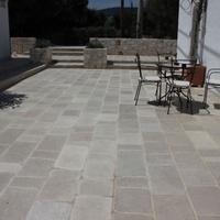Pavimento in Pietra di Trani anticato