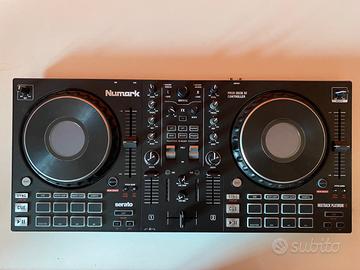 Numark MixTrack Platinum FX