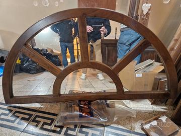 2 Sopraporta a lunetta in mogano e specchi