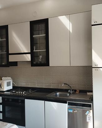 Cucina completa di elettrodomestici