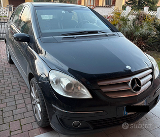 Mercedes B 180