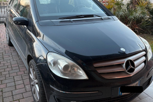 Mercedes B 180