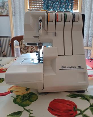 Taglia e Cuci Husqvarns Viking Huskylock 