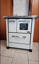 stufa a legna con piano in ghisa