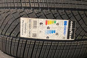 2 gomme Pneumatici da neve good year 305 30 21