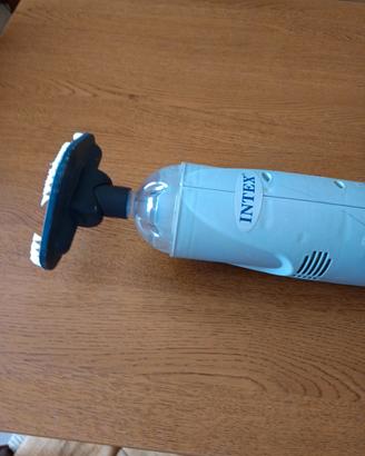 pulitore per piscina 