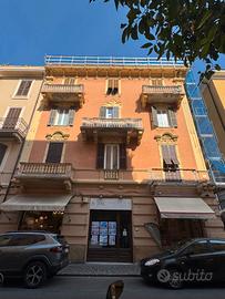 ALASSIO, MAGNIFICO TRILOCALE PALAZZO D'EPOCA