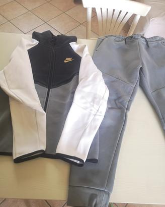 tuta Nike tech 
