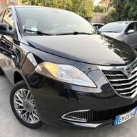 Lancia Ypsilon 900cc benz/met magnifica