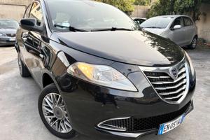 Lancia Ypsilon 900cc benz/met magnifica