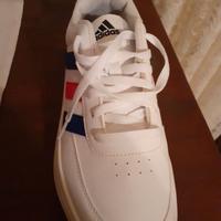 Scarpe  tennis nuove ( mai indossate)