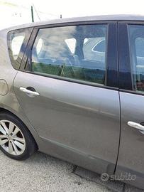 Porta posteriore dx RENAULT SCENIC del 2010
