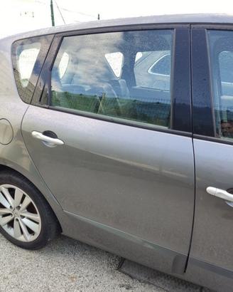 Porta posteriore dx RENAULT SCENIC del 2010