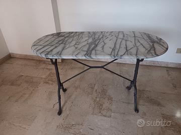 Tavolo da bistrot in ghisa e marmo