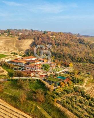 Villa di 2700 m² con più di 5 locali e box auto do