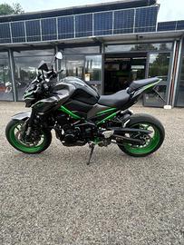 KAWASAKI Z 900 .