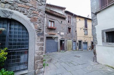 2 LOCALI A VITERBO