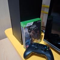Xbox Series X con 2 giochi