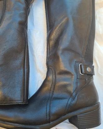 Stivali in pelle  alti neri,