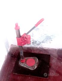 Tappatrice a colonna per tappi a corona