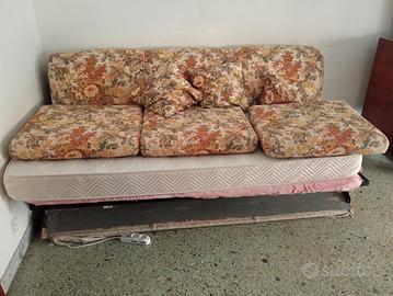 2 divani letto da 1 piazza e 2 poltrone