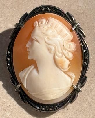 Cameo con montatura in  argento 800