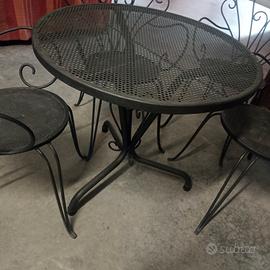 set di un tavolo rotondo e 4 poltroncine vintage