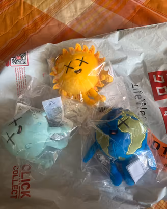 Set 3 peluche  KAWS x Uniqlo