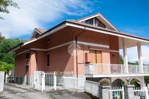 2 LOCALI A VALGIOIE