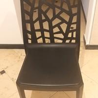 2 sedie nere in polipropilene