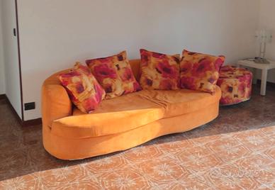 Divano con Pouf