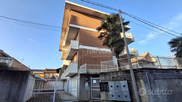 Quadrilocale di ampia metratura con terrazzino