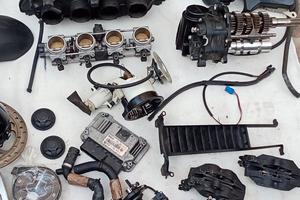 Pezzi per Bmwk1200r anno 2006