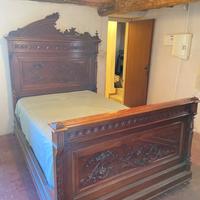 Letto alla francese intarsiato in legno