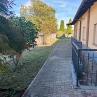 Singola con giardino e parcheggio