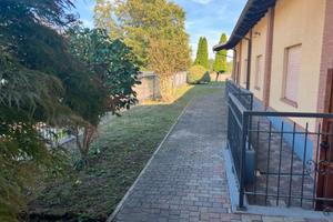 Singola con giardino e parcheggio