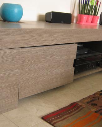 Set 4 mobili di soggiorno color rovere.