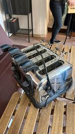 Tostapane elettrico professionale a più scomparti.