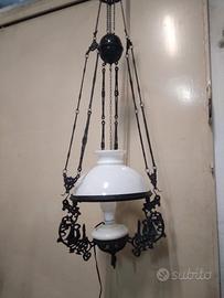 LAMPADARIO VINTAGE IN METALLO E OPALINA