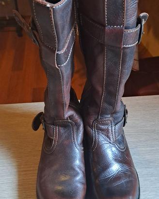 stivali in pelle senza tacco